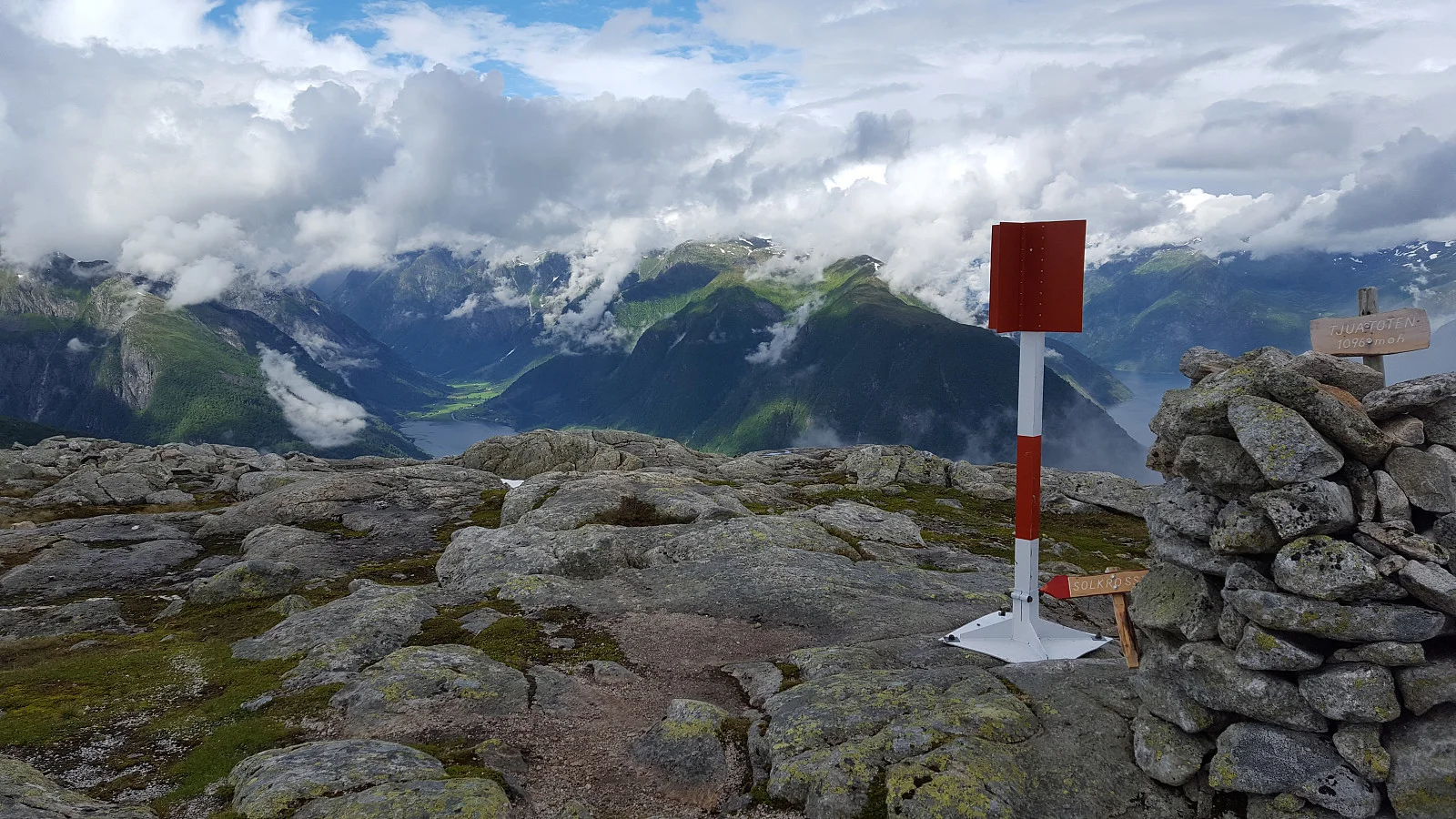 Fjelltur til Tjugatoten (1098 moh) fra Lunde