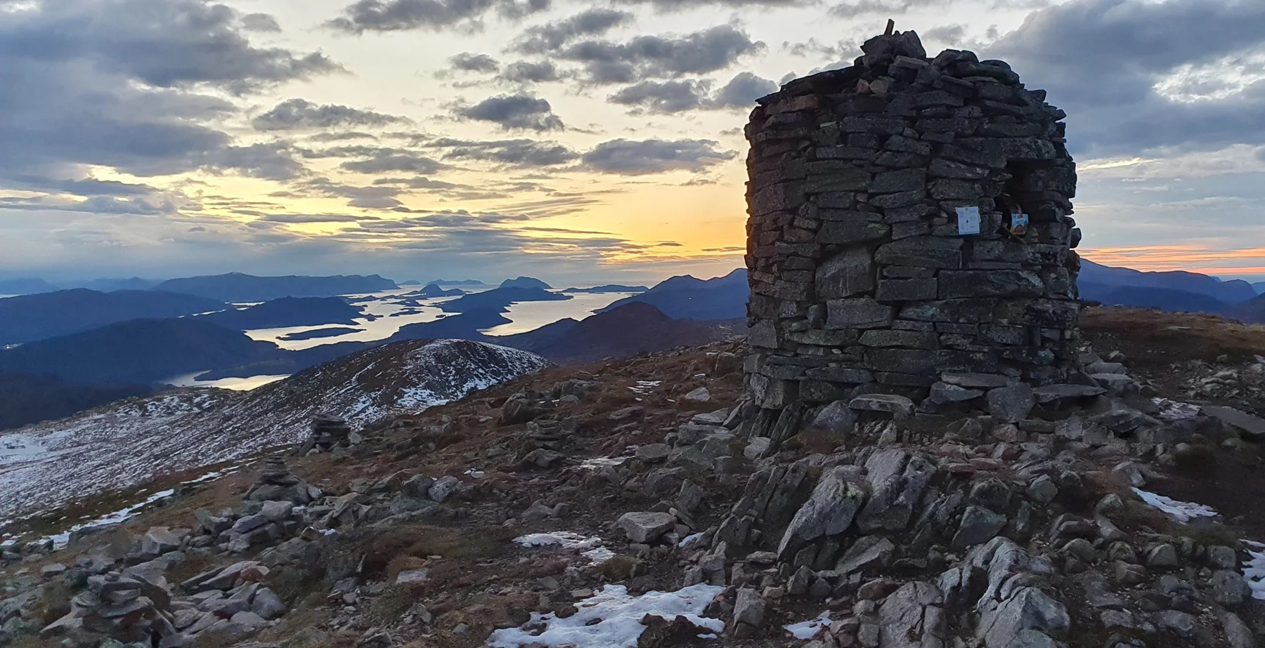 Frostadtinden (808 moh)