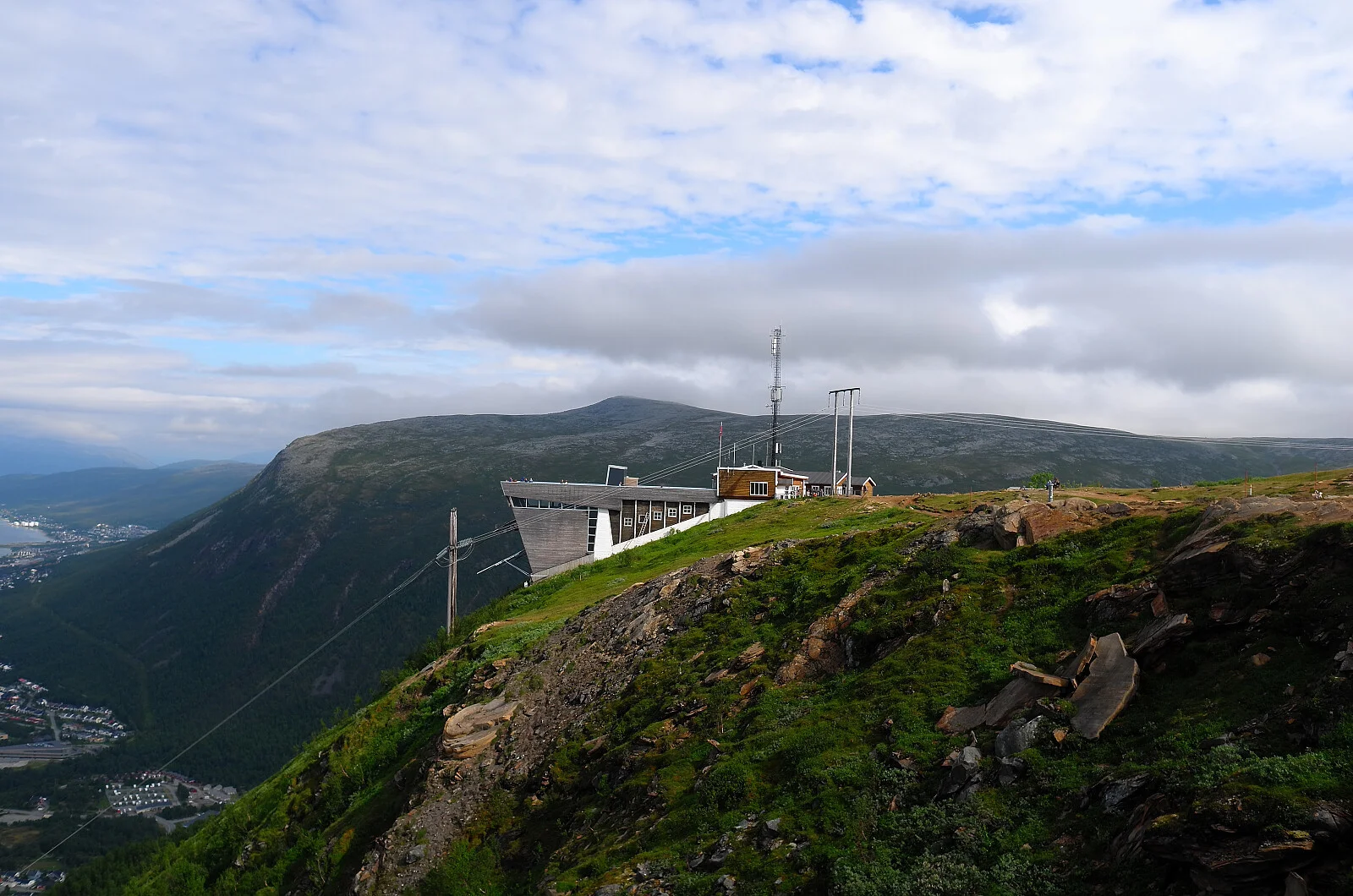 Fjellheisen og Fjellstua (421 moh)
