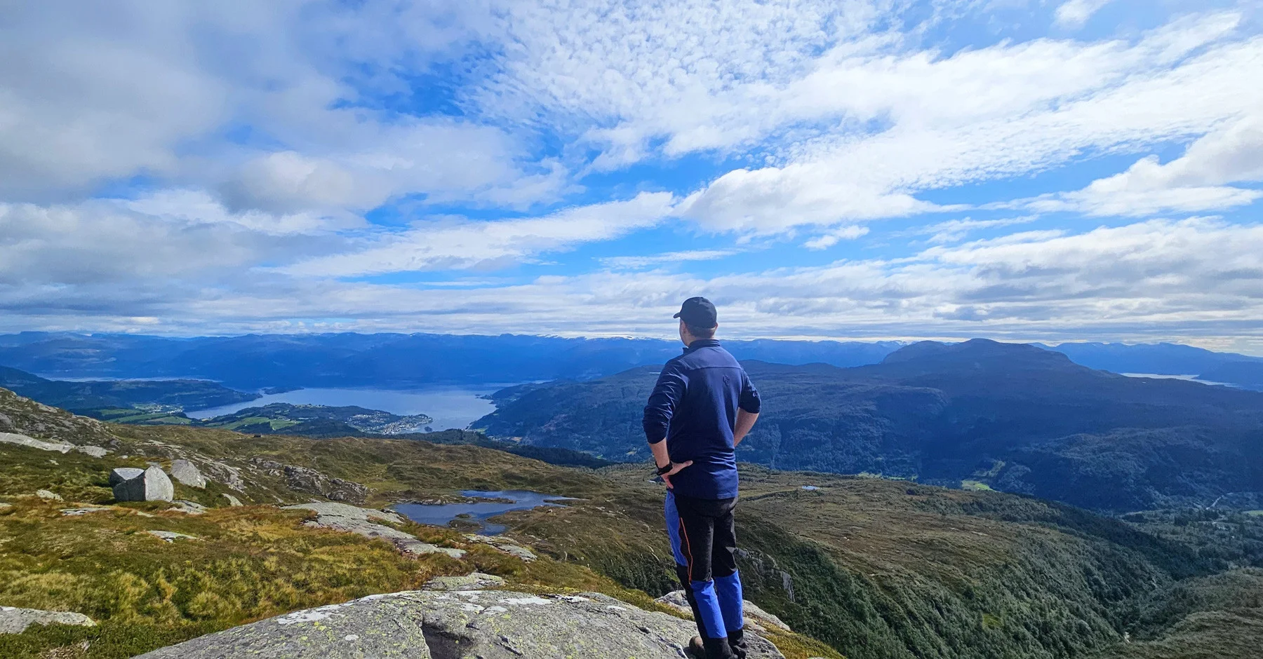 Fjelltur til Solhellanuten (907 moh) på Kvamskogen