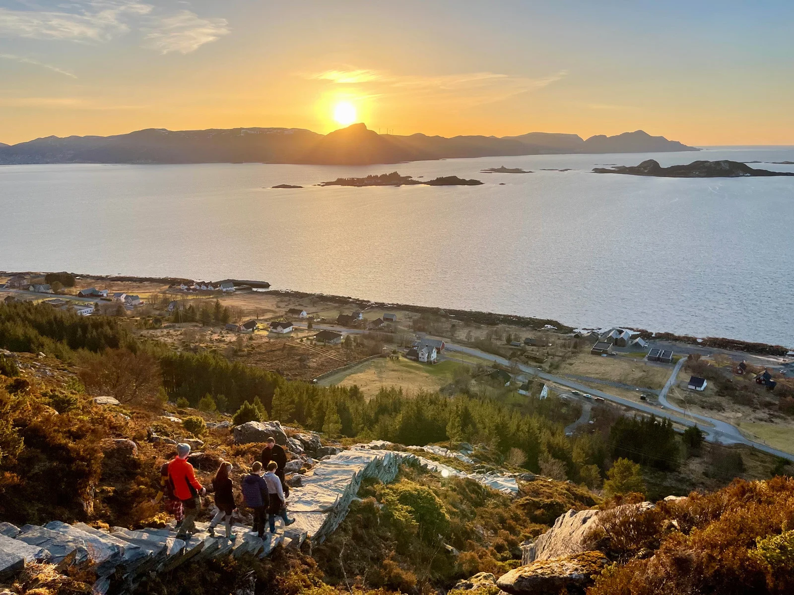 Fjelltur til Kragsethornet (459 moh) via "Hakalletrappa" i Vanylven