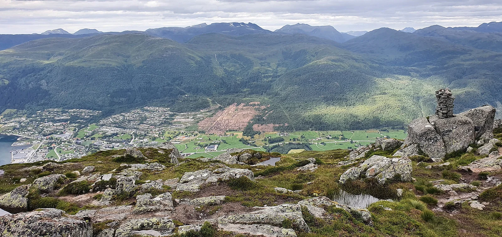 Fjelltur til Trollenyken / Trollenykjen (899 moh) fra Nordfjordeid