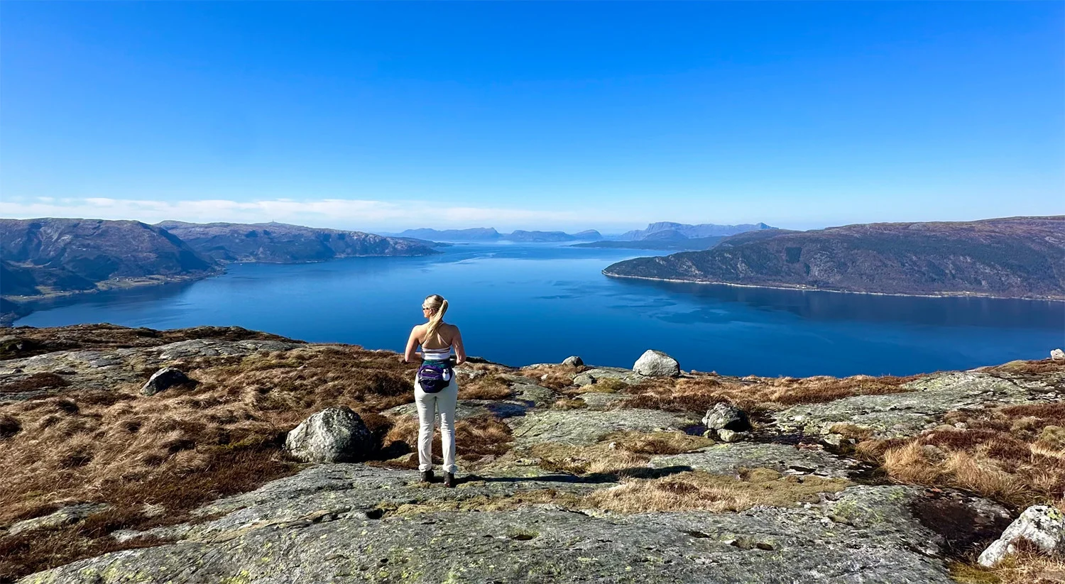 Fjelltur til Seltuftenipa (547 moh) i Gulen