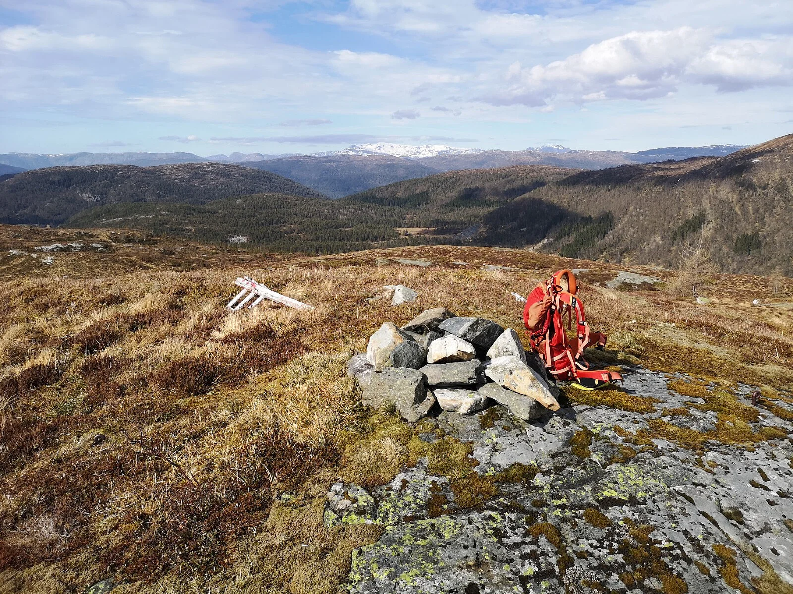Kort fjelltur til Alefjellet (459 moh) i Hyllestad