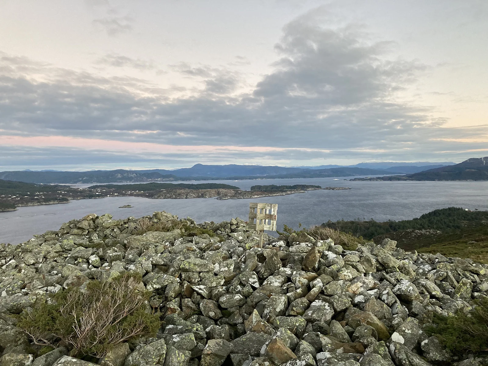Fjelltur til Kongsfjellet (185 moh) fra Bekkjarvik