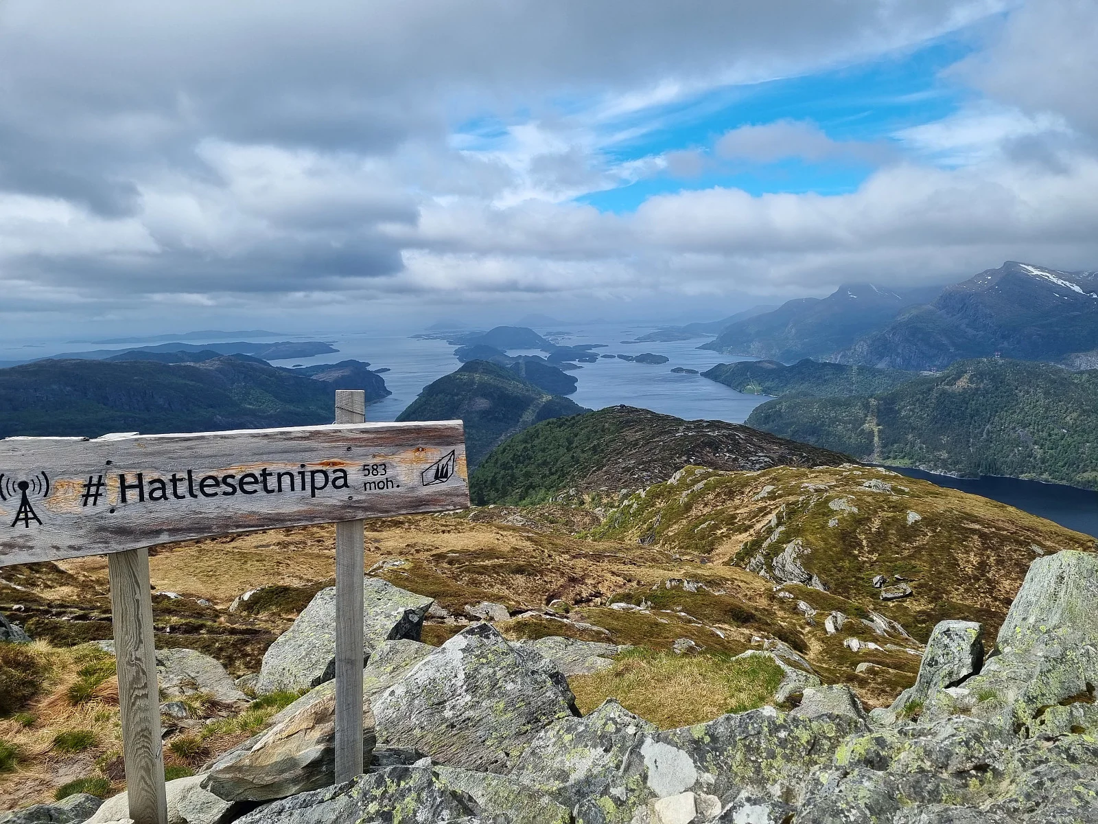Fjelltur Hatlesetnipa (583 moh) fra Hatleset