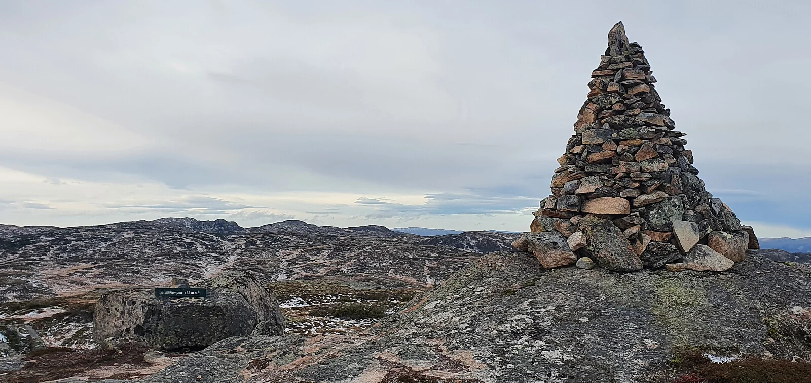 Brattliklumpen (482 moh)