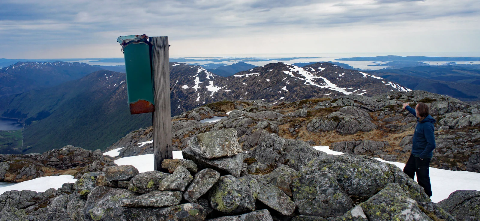 Svinningen (842 moh) over Os-vidden