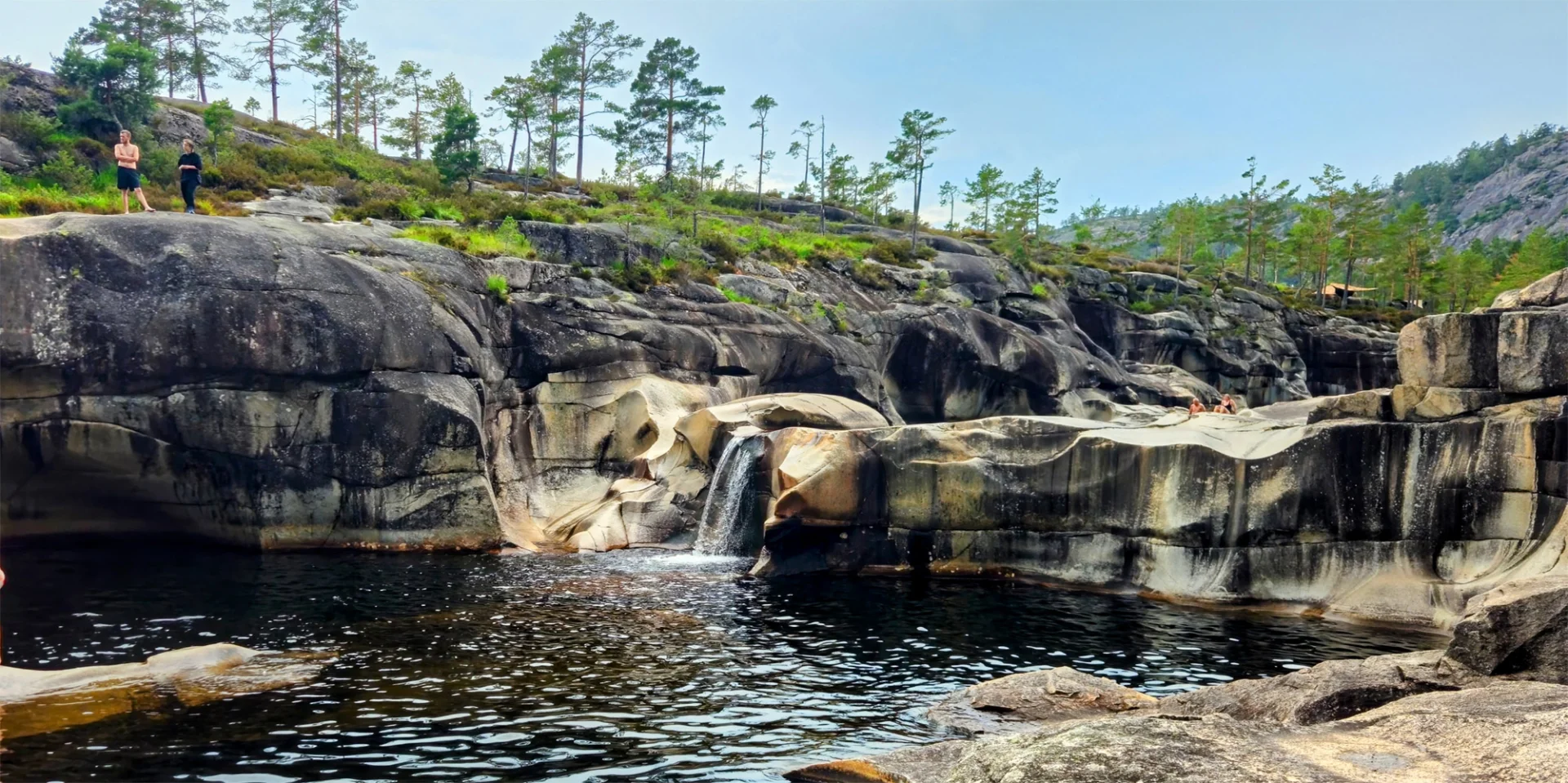 Vandretur til Jettegrytene i Nissedal - unik badeplass!