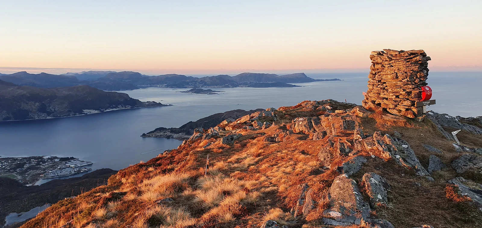 Fjelltur til Tarvaldsegga (645 moh) på Stadlandet