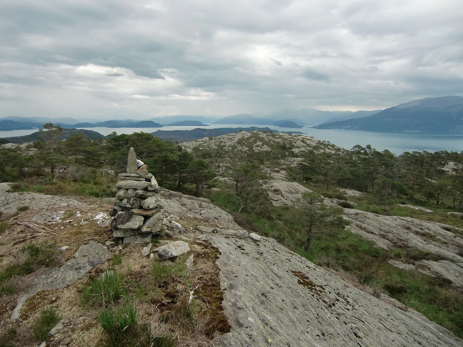 Fjelltur til Kongshaug (229 moh) på øya Skorpo